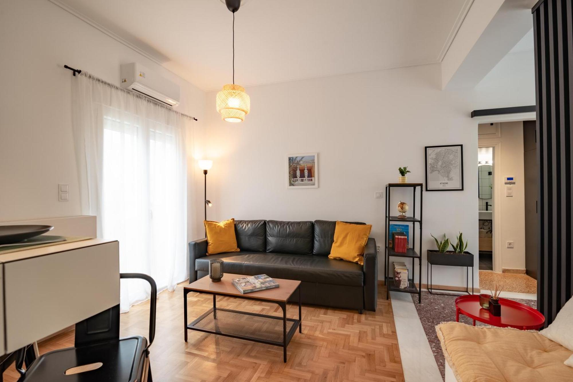 Marilora's House. Charming Urban Retreat Apartment Athens