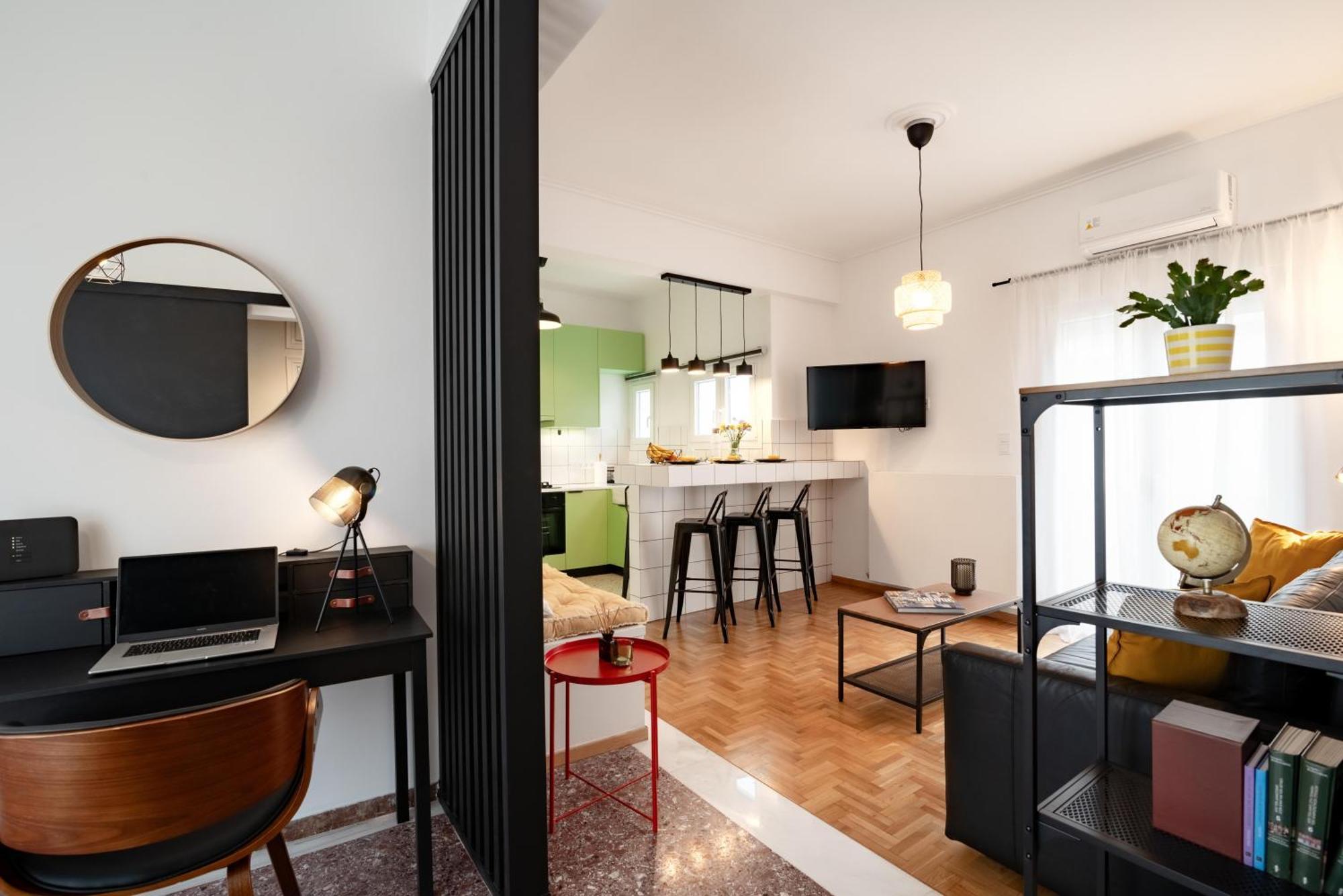 Marilora's House. Charming Urban Retreat Apartment Athens